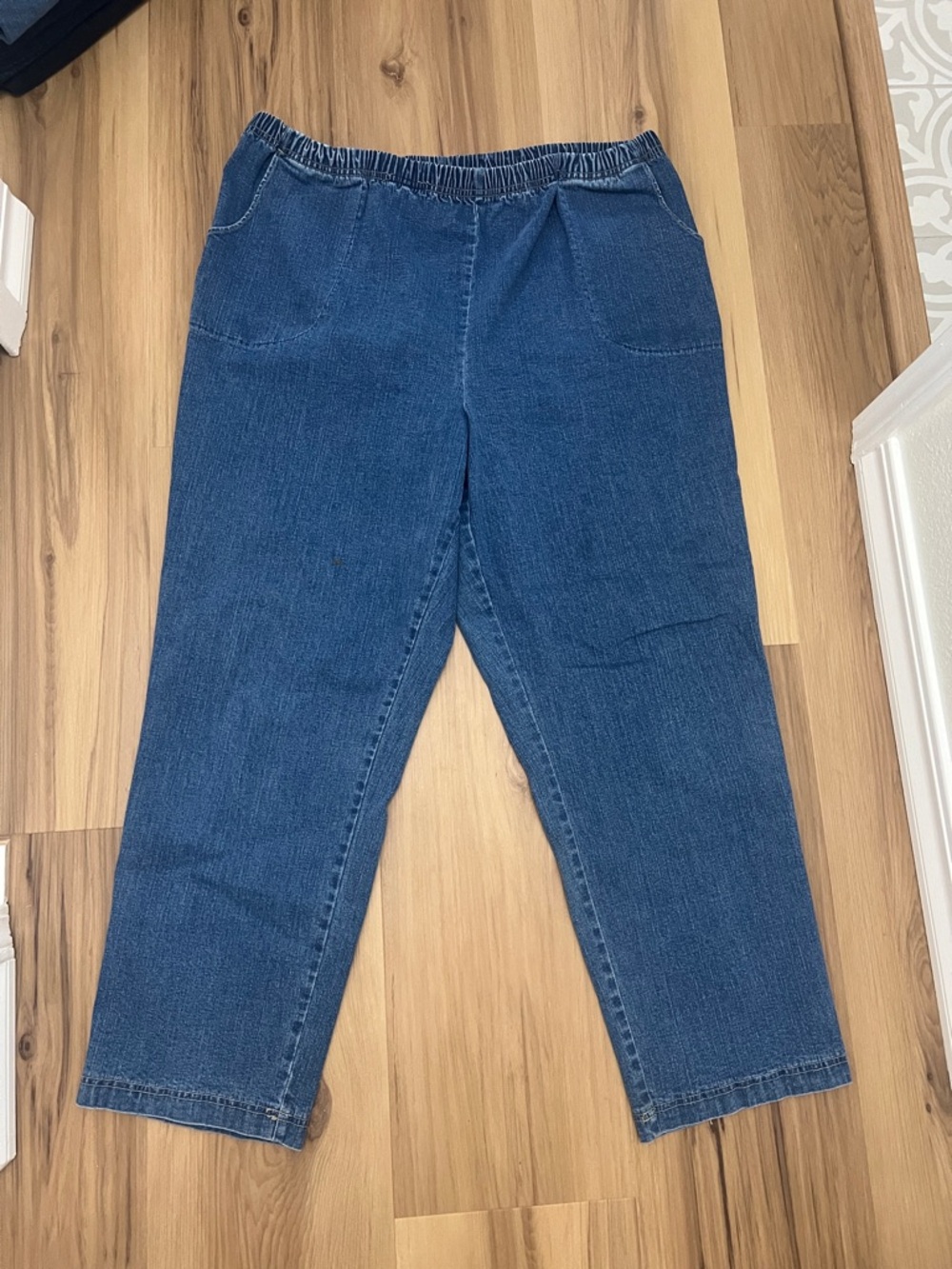 croft & barrow Women's Elastic Waist Straight-Leg Jeans - Medium Blue